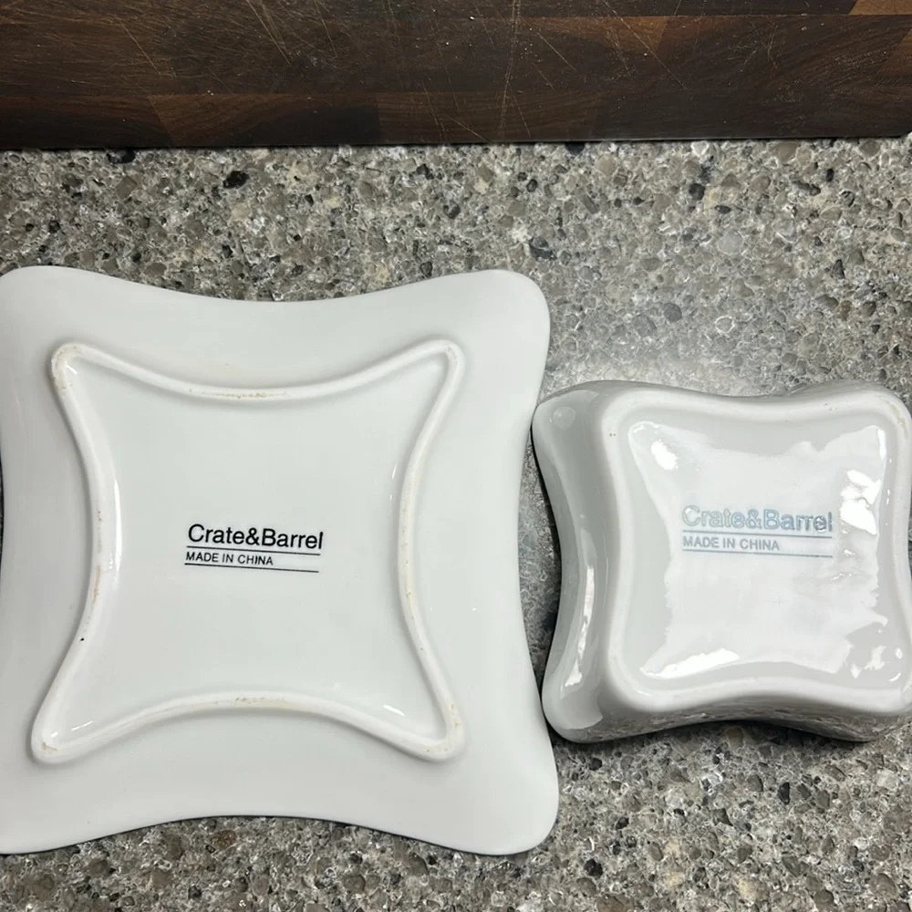 Crate & Barrel condiments set of 8 pieces